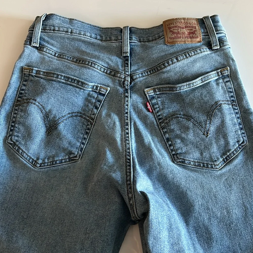 Levi's Ribcage Women's Straight Leg Jeans in Lightwash Blue - Picture 3 of 7